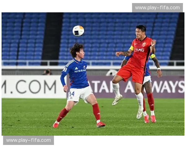 亚冠精英赛巅峰火花：横滨水手vs上海海港，谁能主宰东亚足球的新王座？